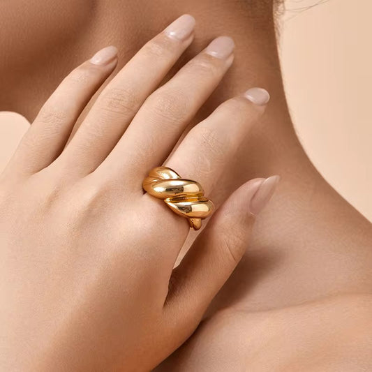 "Eternal Knot Ring by Aarina Jewellery "