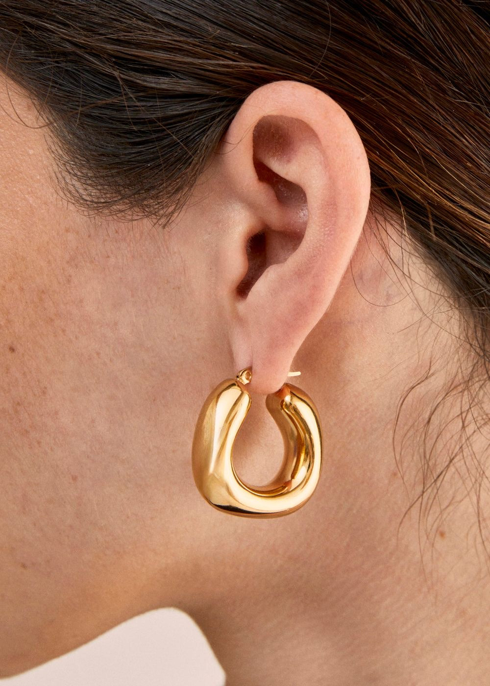 " Aarina Classic Bold Hoop Earrings – 18K Gold Plated, Anti-Tarnish & Waterproof
"