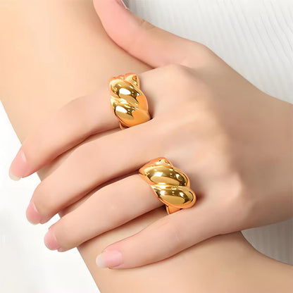 "Eternal Knot Ring by Aarina Jewellery "